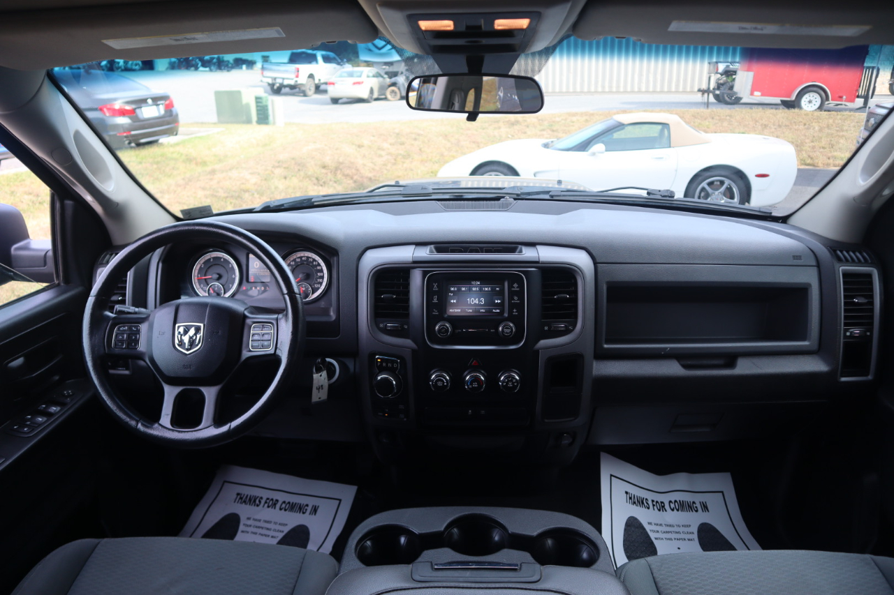 RAM 1500 Express 4x4 Quad Cab 6'4" Box 2018 RAM 1500 Express 4x4 Quad Cab 6'4" Box 2018