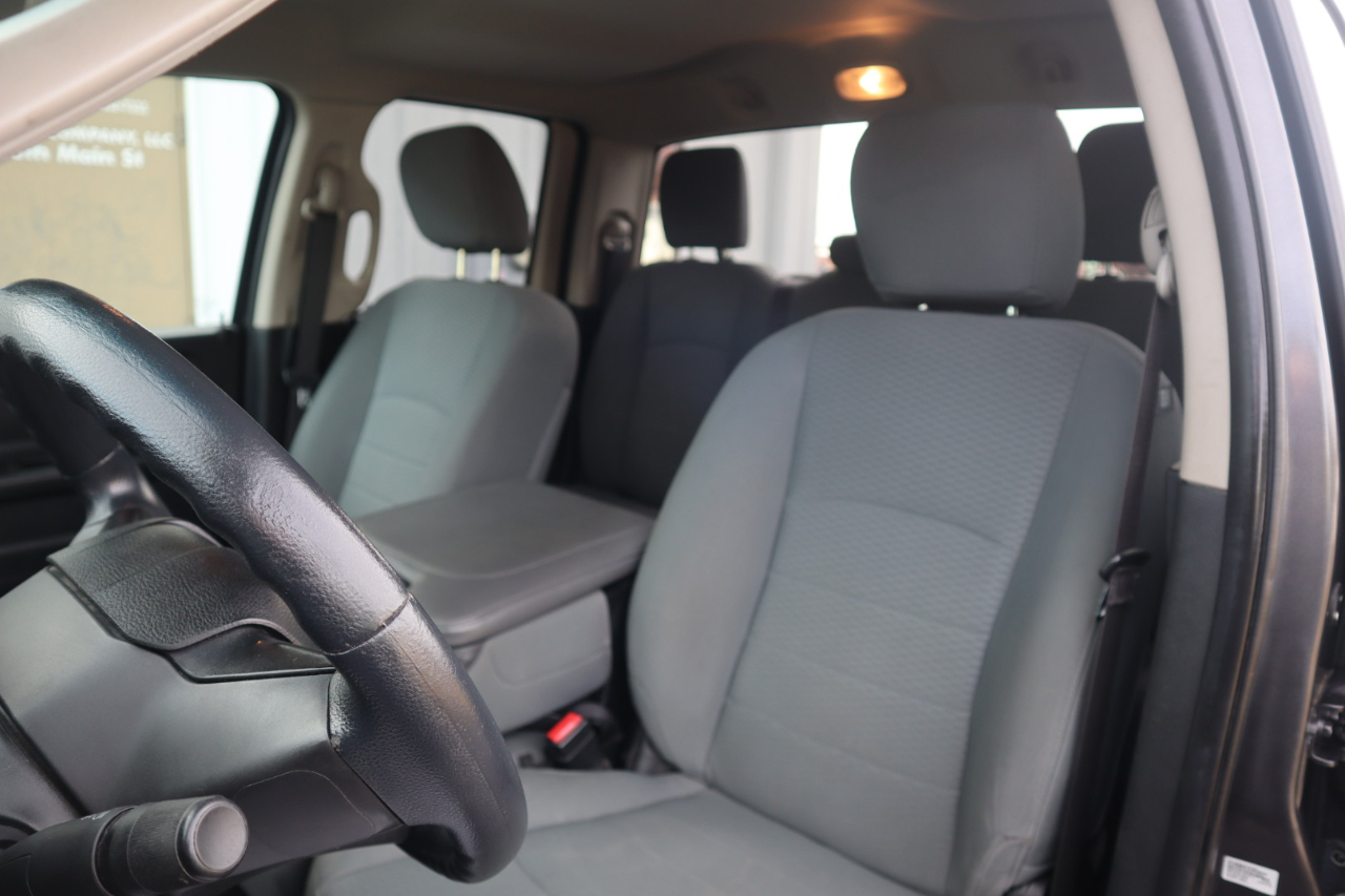 RAM 1500 Express 4x4 Quad Cab 6'4" Box 2018 RAM 1500 Express 4x4 Quad Cab 6'4" Box 2018