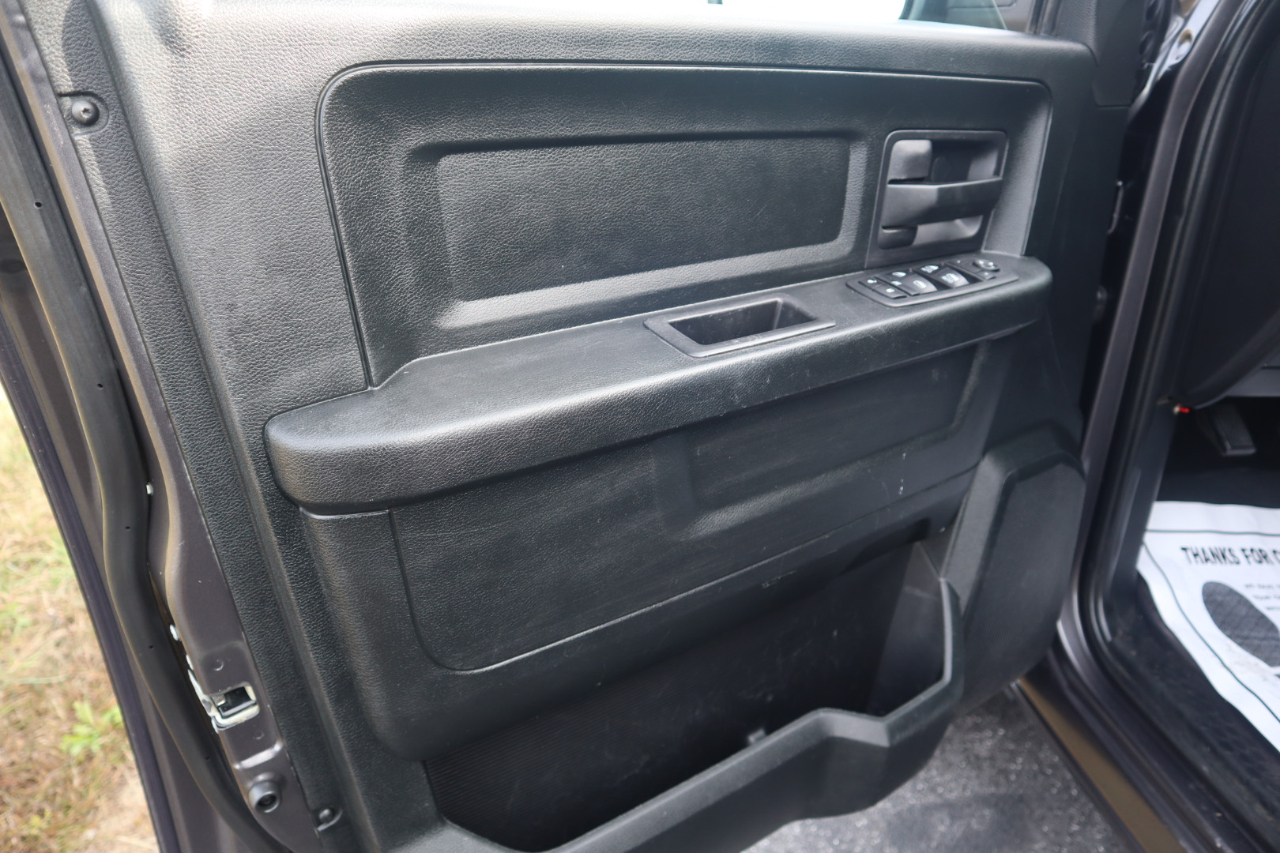 RAM 1500 Express 4x4 Quad Cab 6'4" Box 2018 RAM 1500 Express 4x4 Quad Cab 6'4" Box 2018