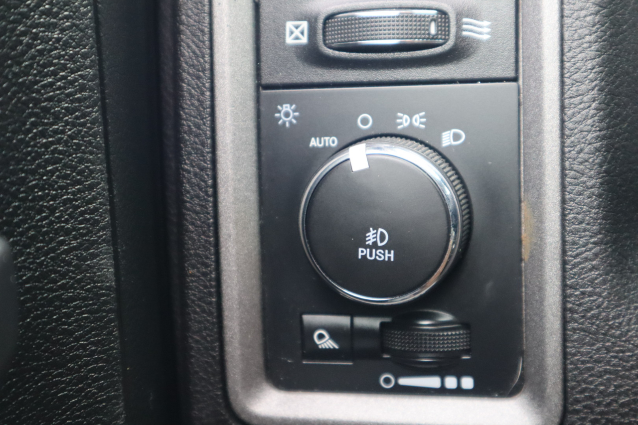 RAM 1500 Express 4x4 Quad Cab 6'4" Box 2018 RAM 1500 Express 4x4 Quad Cab 6'4" Box 2018