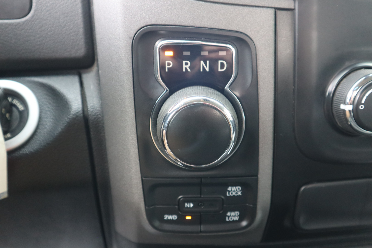 RAM 1500 Express 4x4 Quad Cab 6'4" Box 2018 RAM 1500 Express 4x4 Quad Cab 6'4" Box 2018