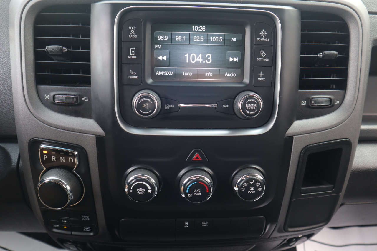 RAM 1500 Express 4x4 Quad Cab 6'4" Box 2018 RAM 1500 Express 4x4 Quad Cab 6'4" Box 2018