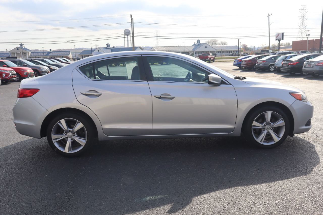 Acura ILX 4dr Sdn 2.0L Premium Pkg 2013