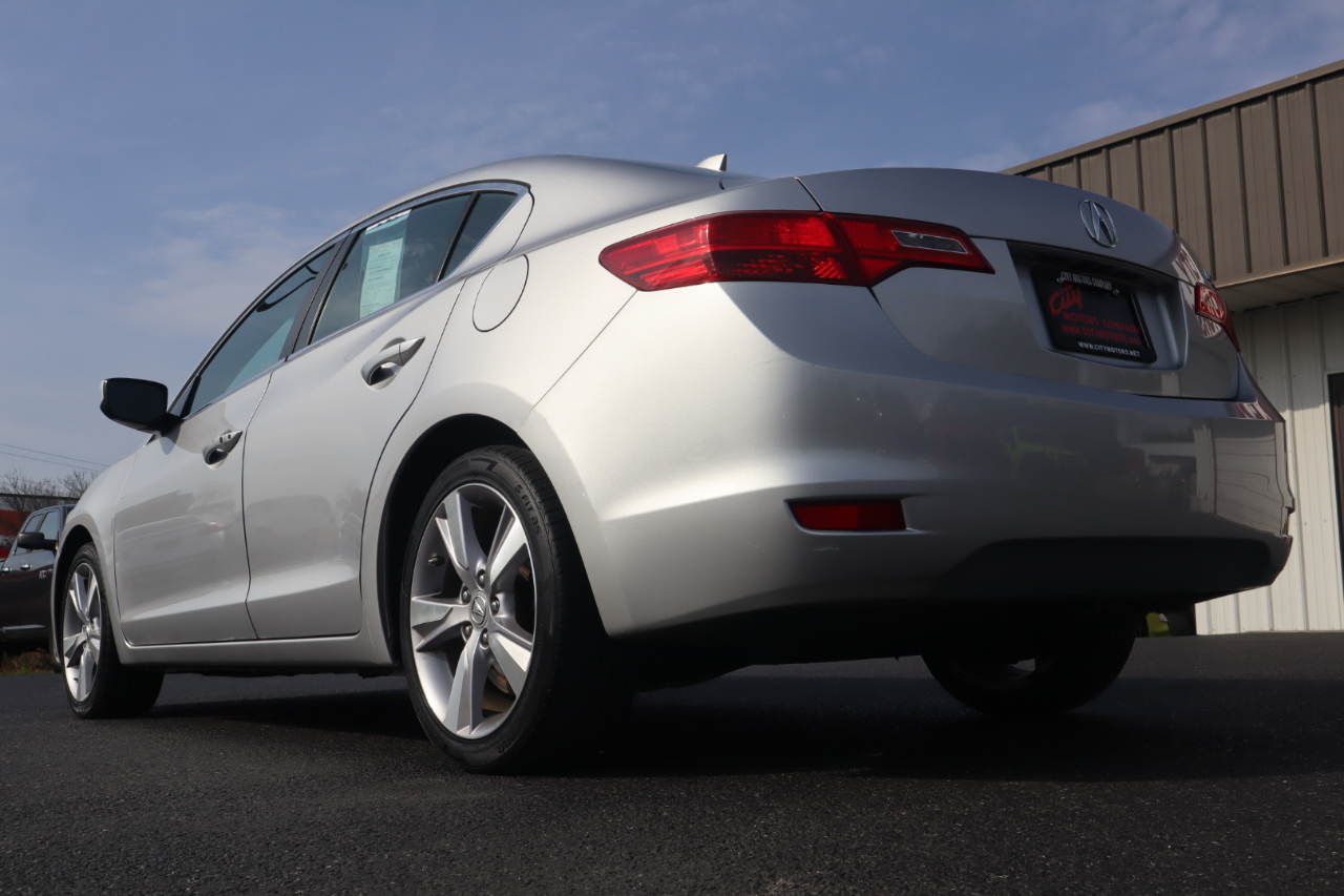 Acura ILX 4dr Sdn 2.0L Premium Pkg 2013