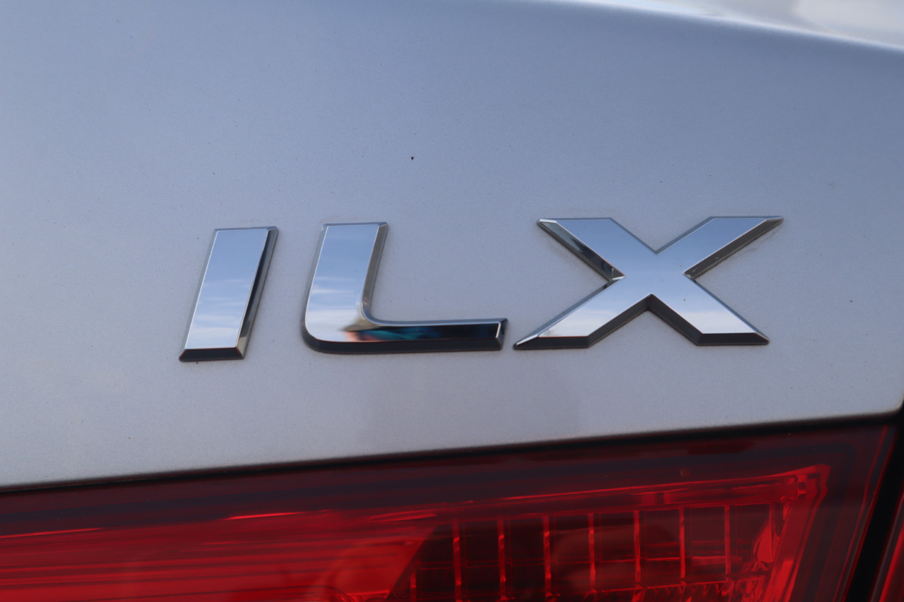 Acura ILX 4dr Sdn 2.0L Premium Pkg 2013