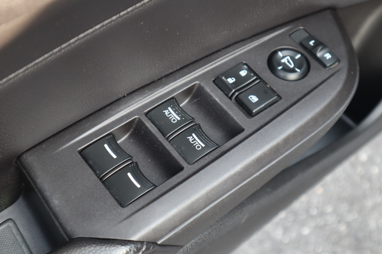 Acura ILX 4dr Sdn 2.0L Premium Pkg 2013