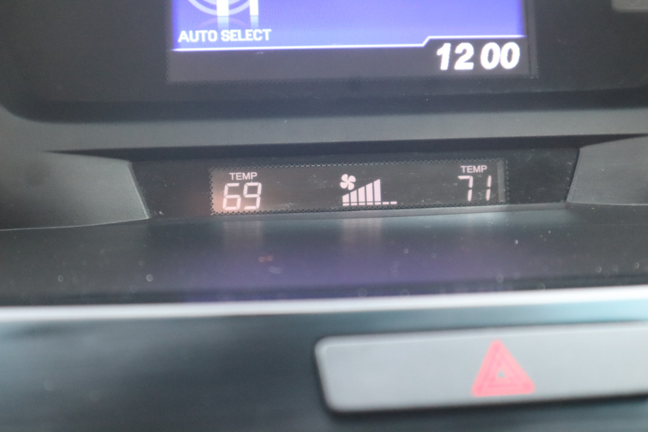 Acura ILX 4dr Sdn 2.0L Premium Pkg 2013