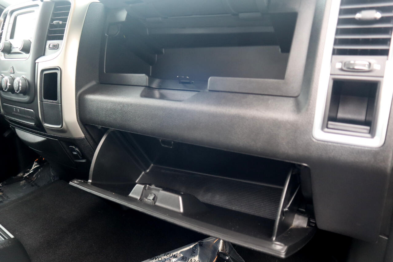 RAM 1500 Classic SLT 4x4 Crew Cab 6'4" Box 2019