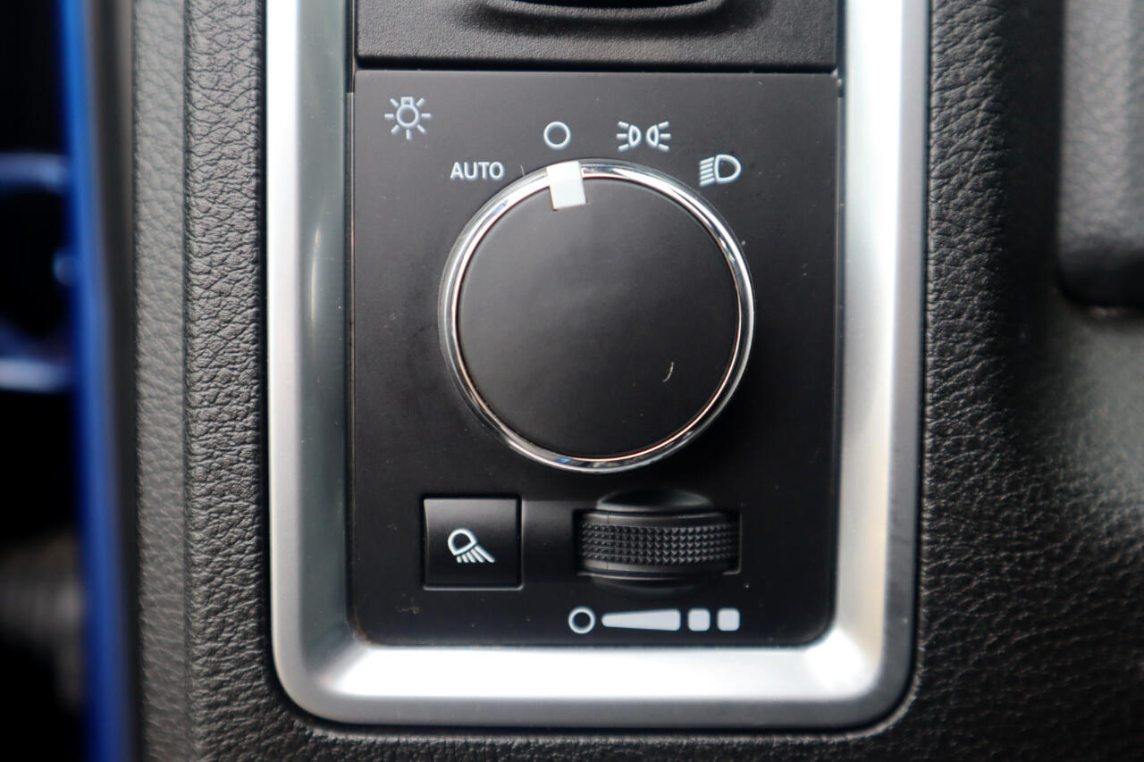 RAM 1500 Classic SLT 4x4 Crew Cab 6'4" Box 2019