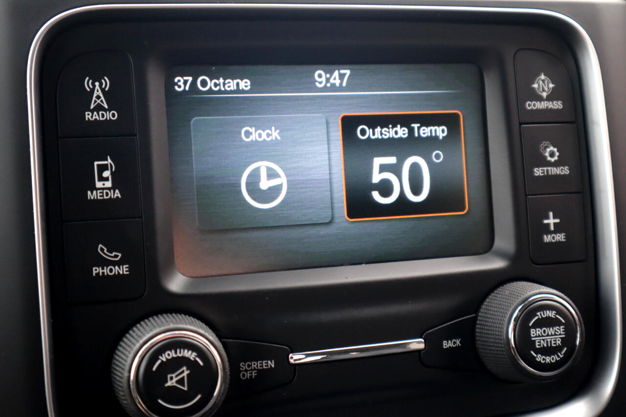 RAM 1500 Classic SLT 4x4 Crew Cab 6'4" Box 2019