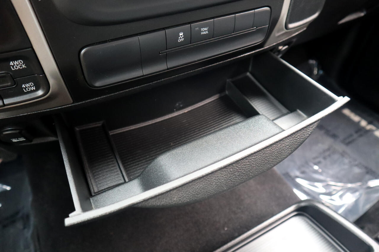 RAM 1500 Classic SLT 4x4 Crew Cab 6'4" Box 2019