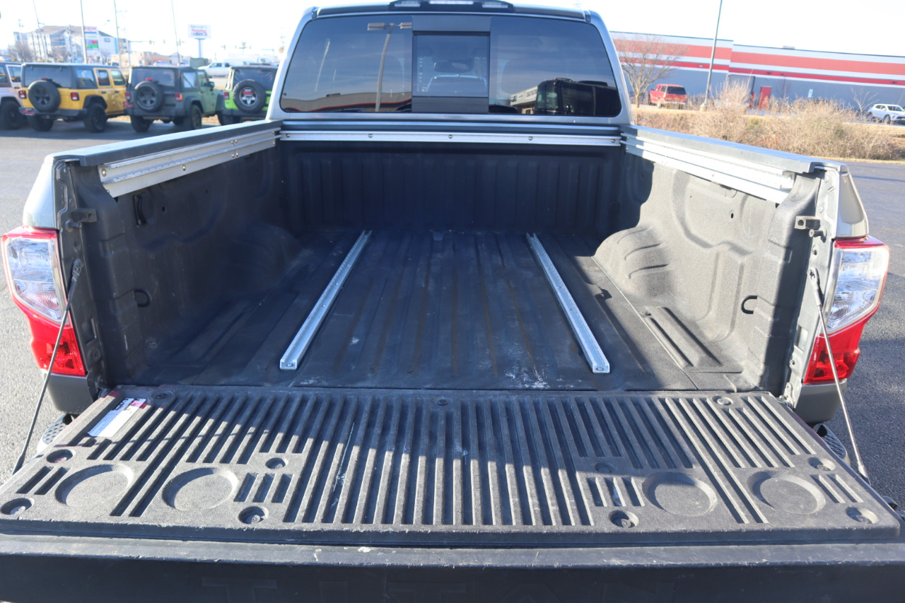 Nissan Titan 4x4 Crew Cab SV 2021