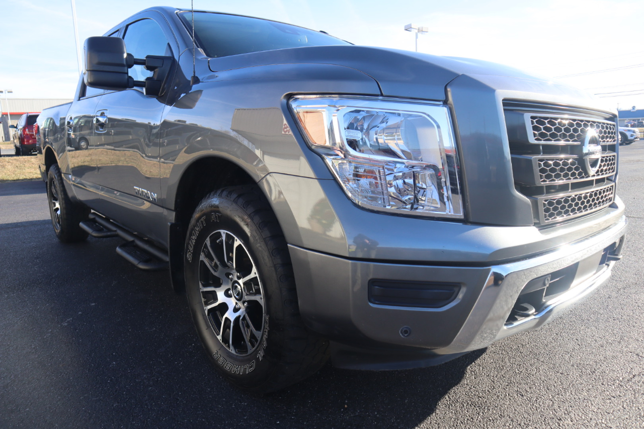 Nissan Titan 4x4 Crew Cab SV 2021