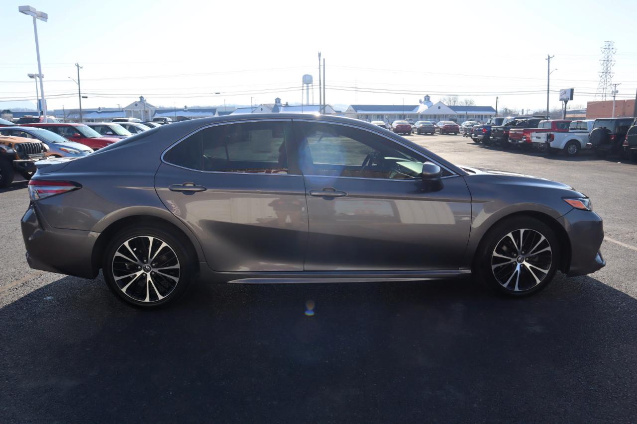 Toyota Camry SE Auto (Natl) 2019