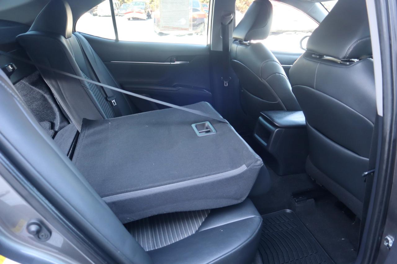 Toyota Camry SE Auto (Natl) 2019