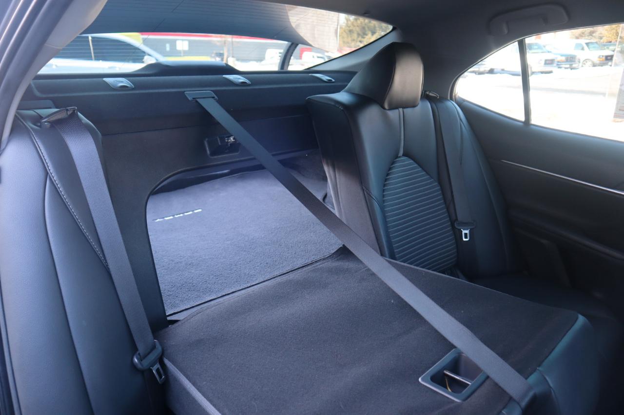 Toyota Camry SE Auto (Natl) 2019