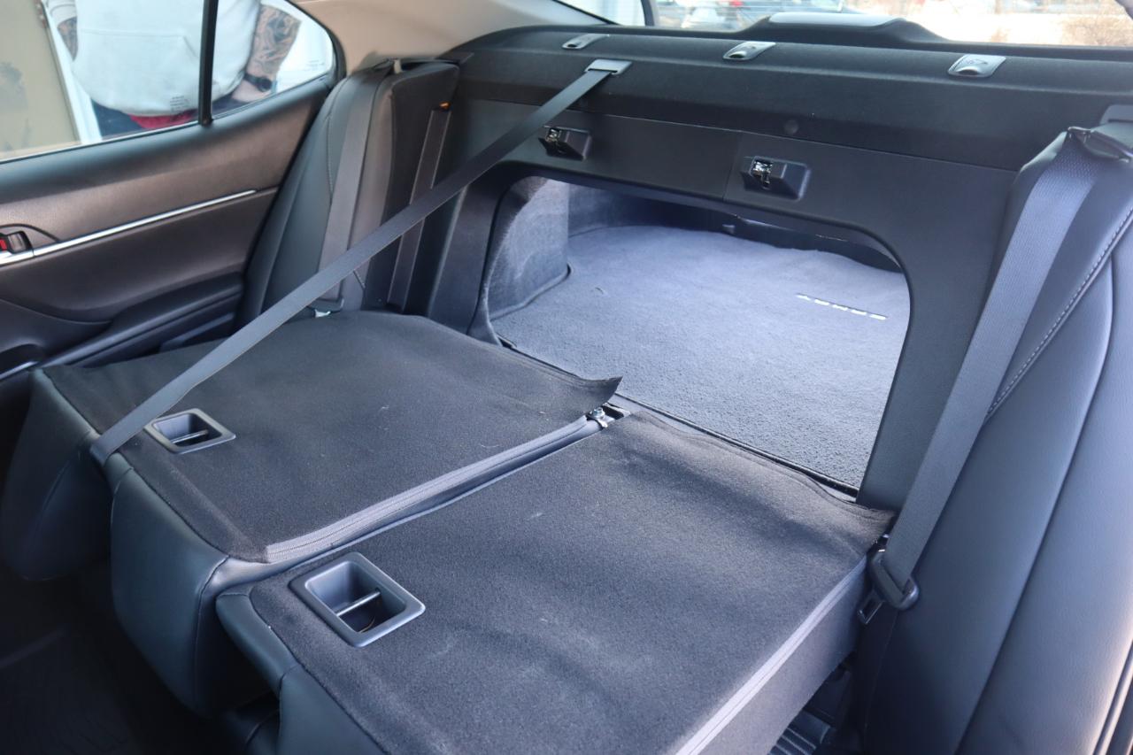 Toyota Camry SE Auto (Natl) 2019