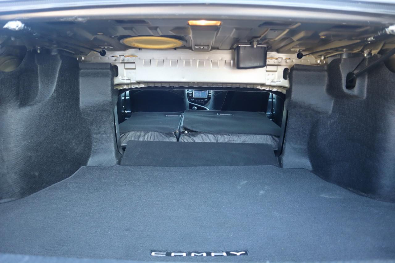 Toyota Camry SE Auto (Natl) 2019