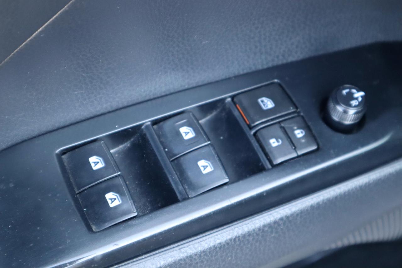 Toyota Camry SE Auto (Natl) 2019