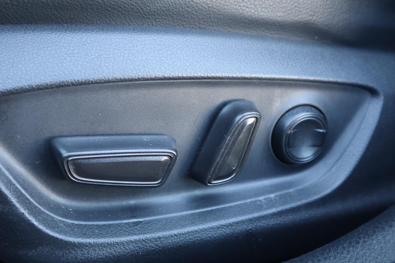 Toyota Camry SE Auto (Natl) 2019