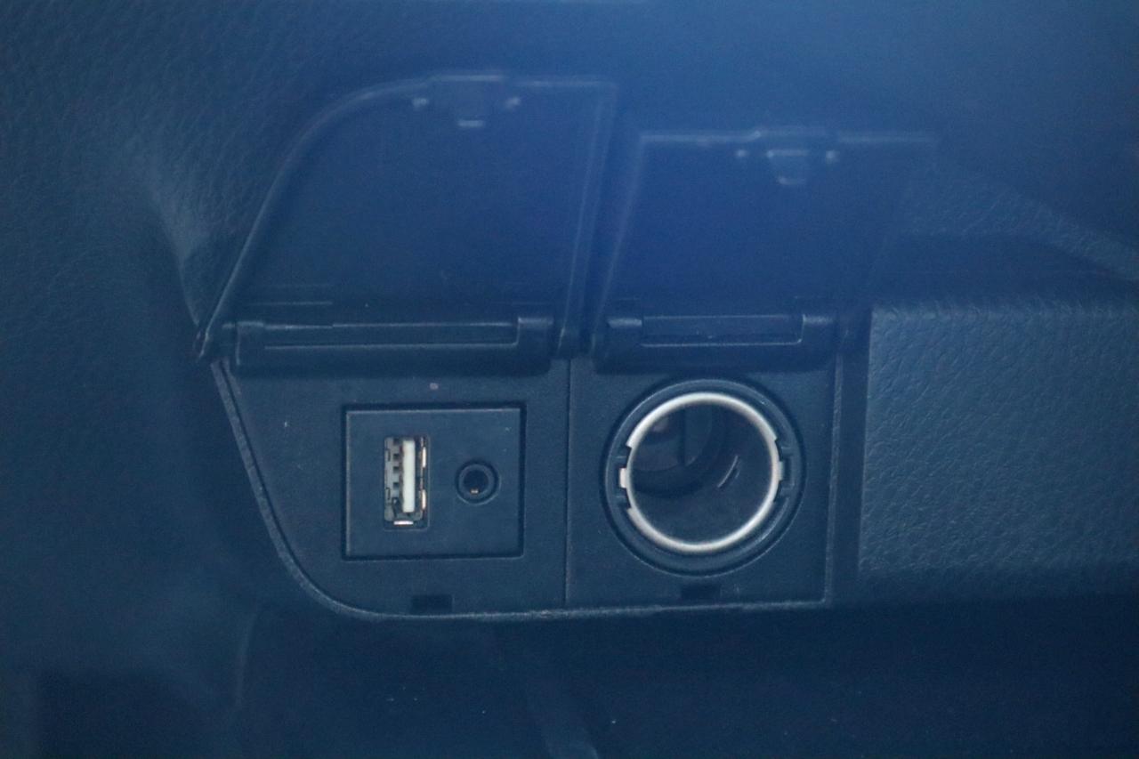 Toyota Camry SE Auto (Natl) 2019