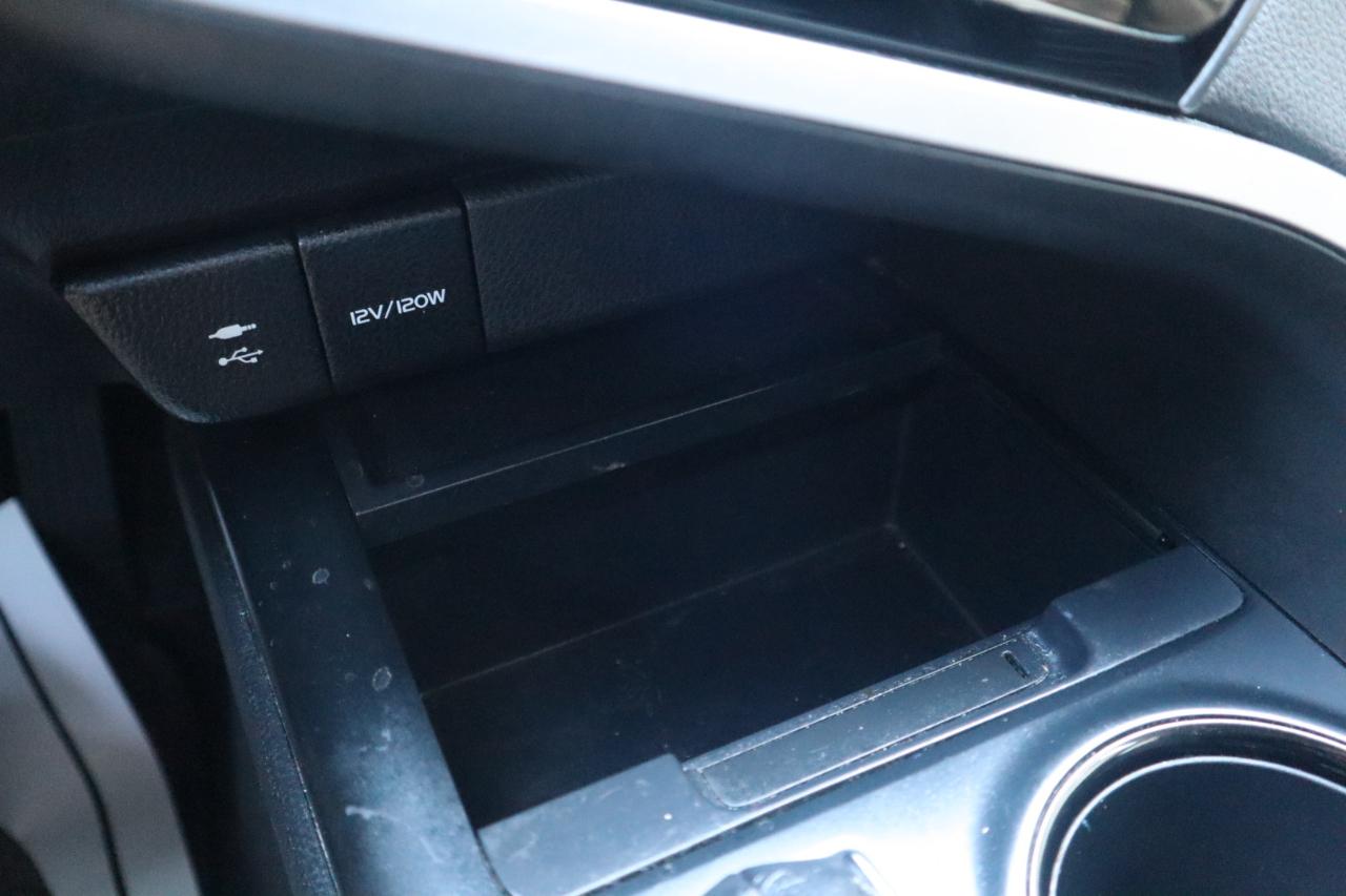 Toyota Camry SE Auto (Natl) 2019