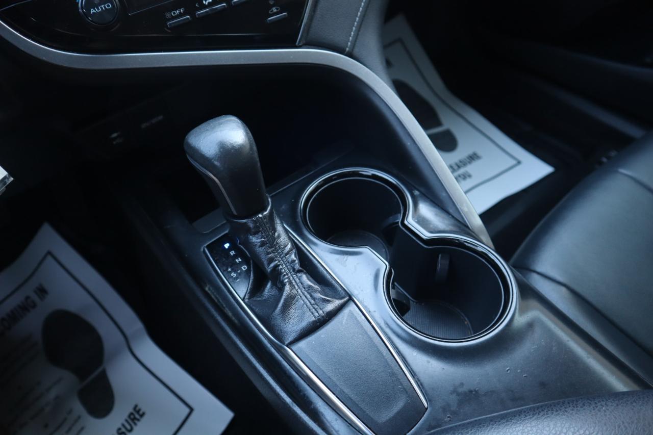 Toyota Camry SE Auto (Natl) 2019