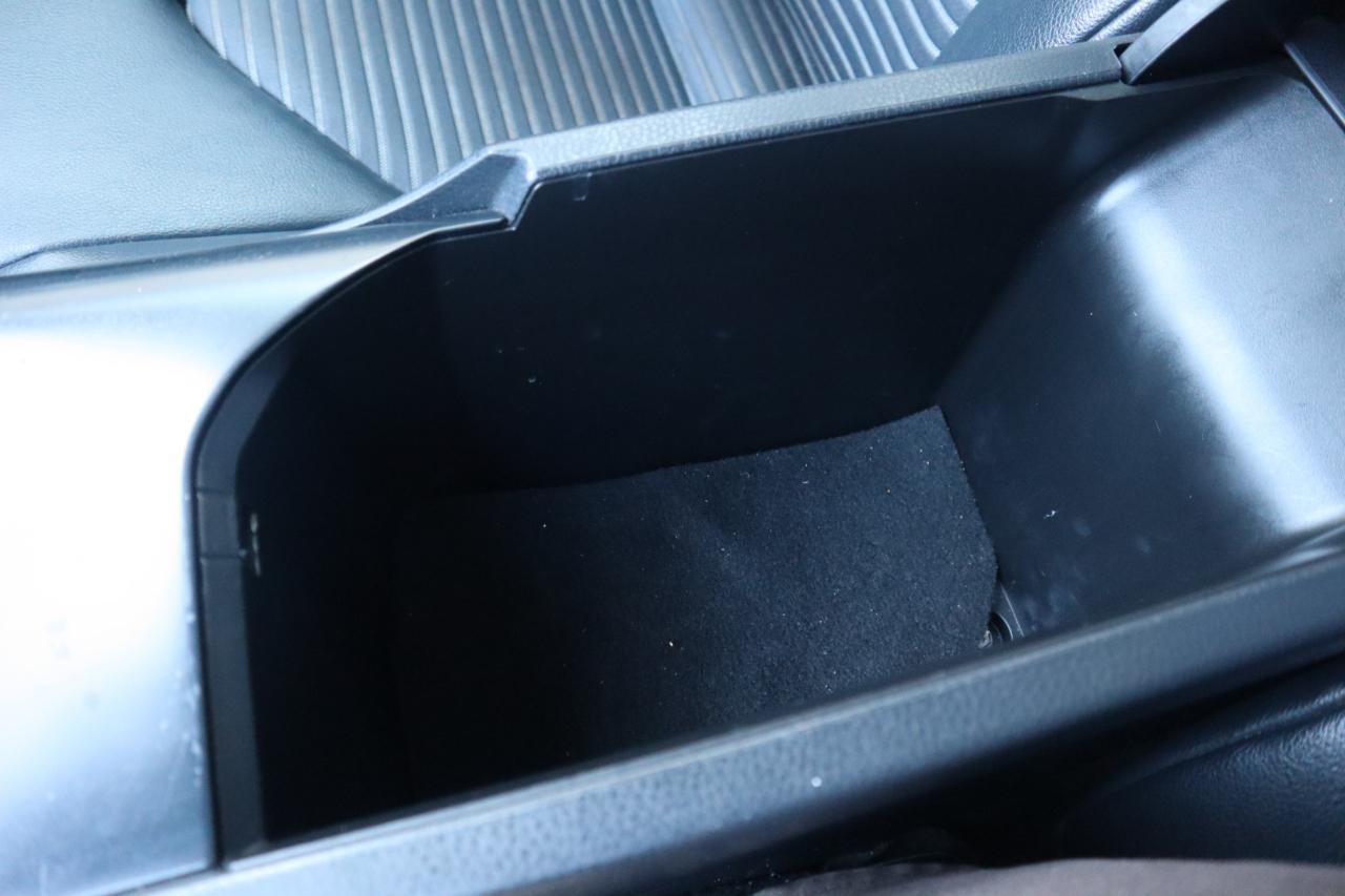 Toyota Camry SE Auto (Natl) 2019