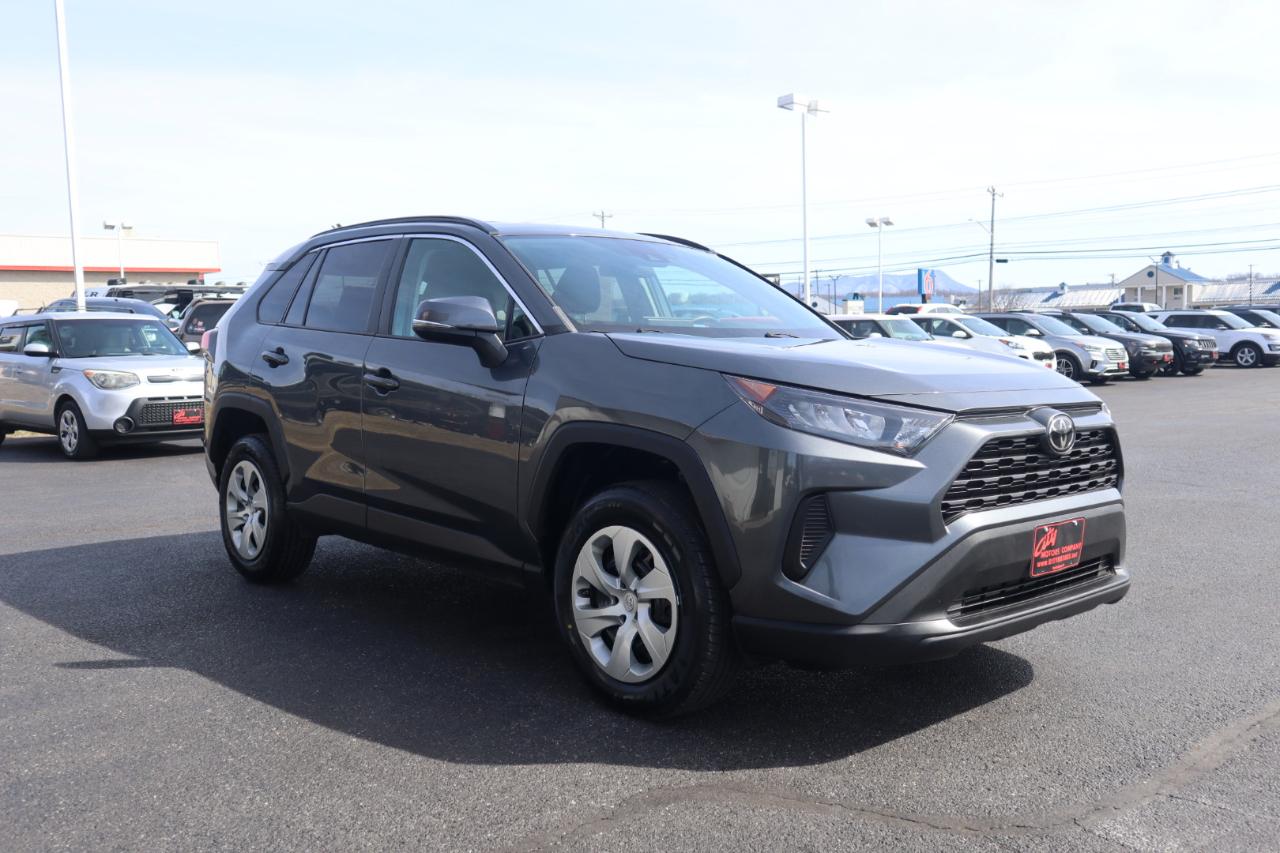 Toyota RAV4 LE AWD (Natl) 2019