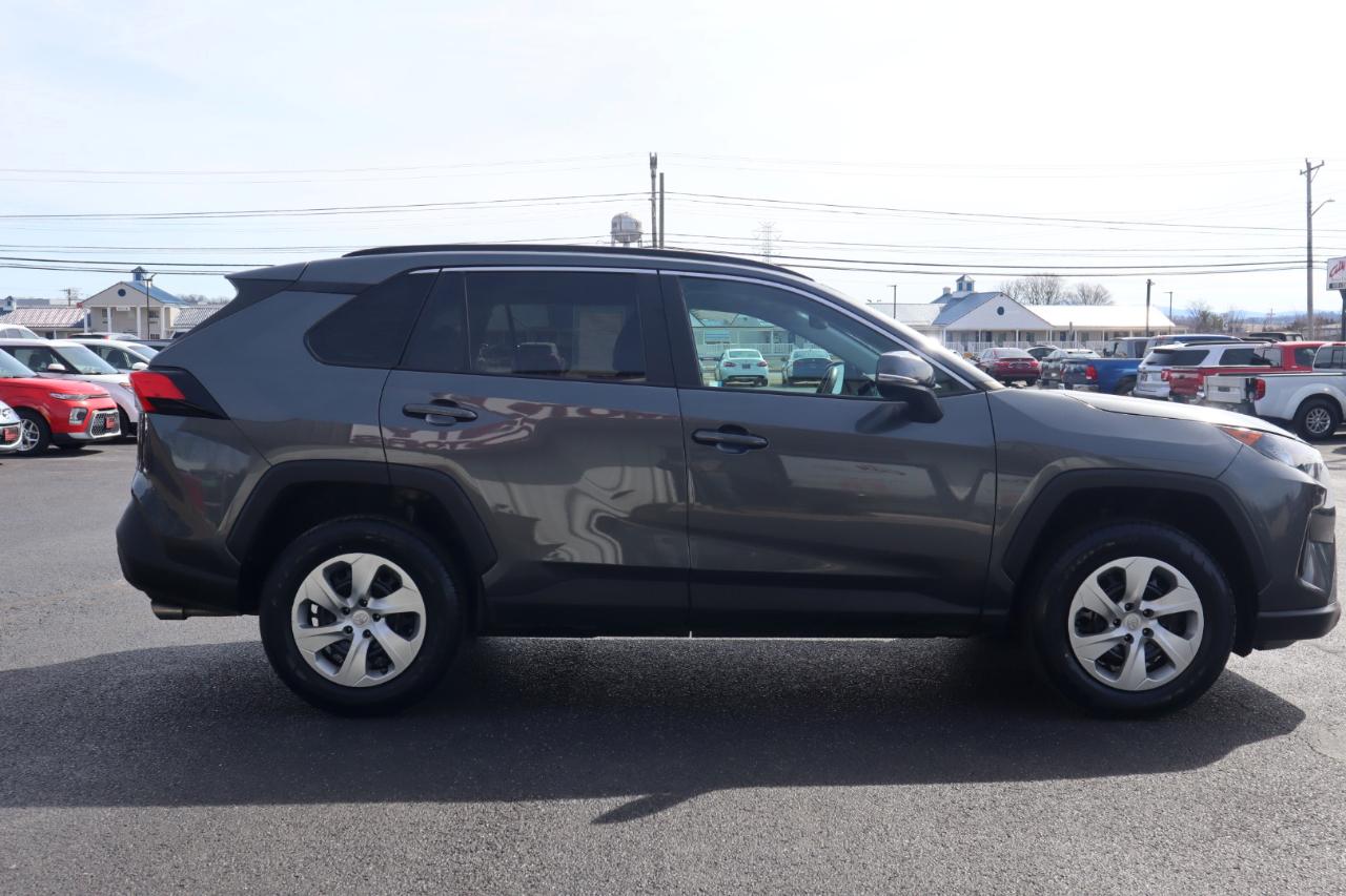 Toyota RAV4 LE AWD (Natl) 2019