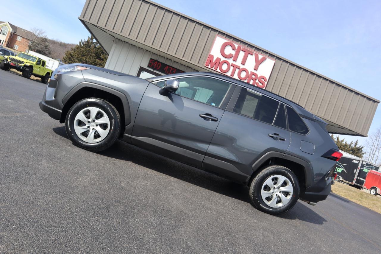 Toyota RAV4 LE AWD (Natl) 2019