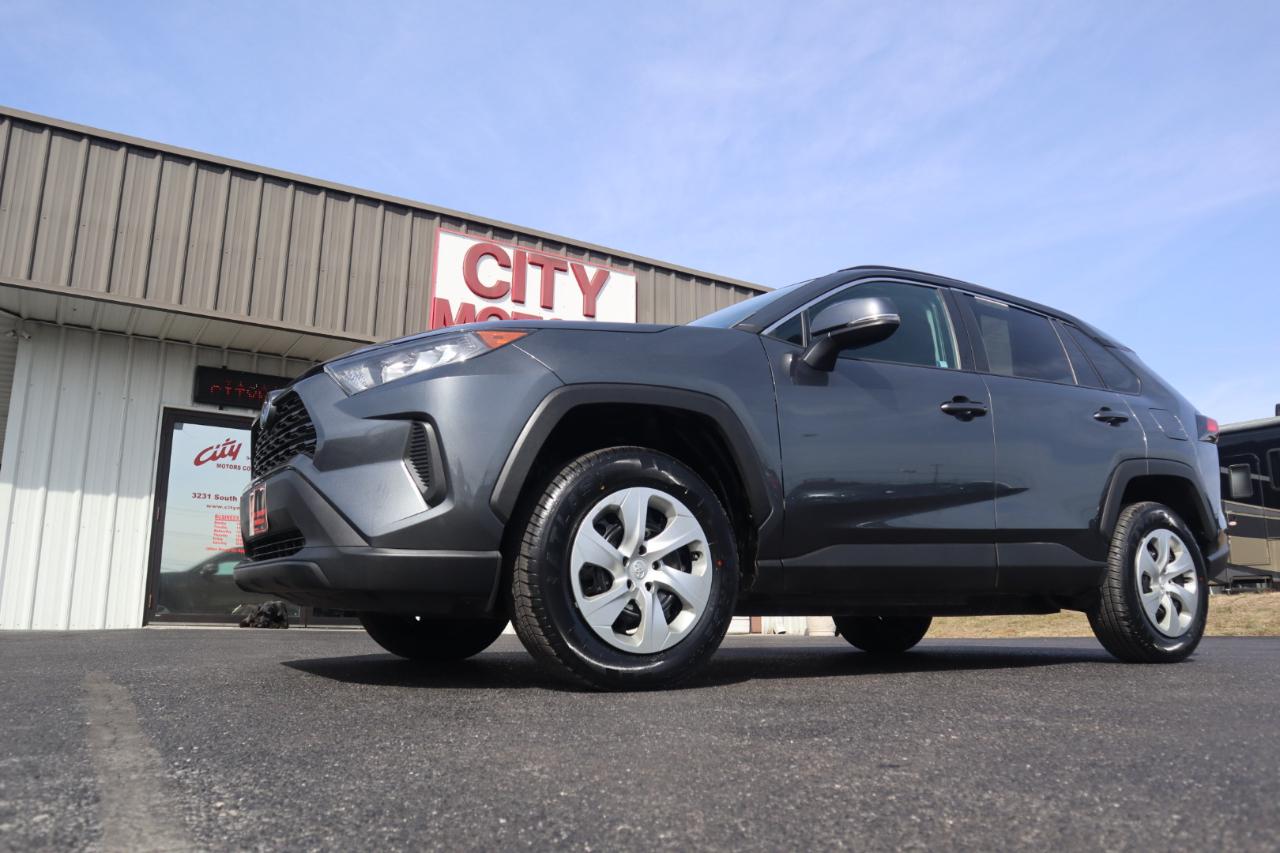 Toyota RAV4 LE AWD (Natl) 2019