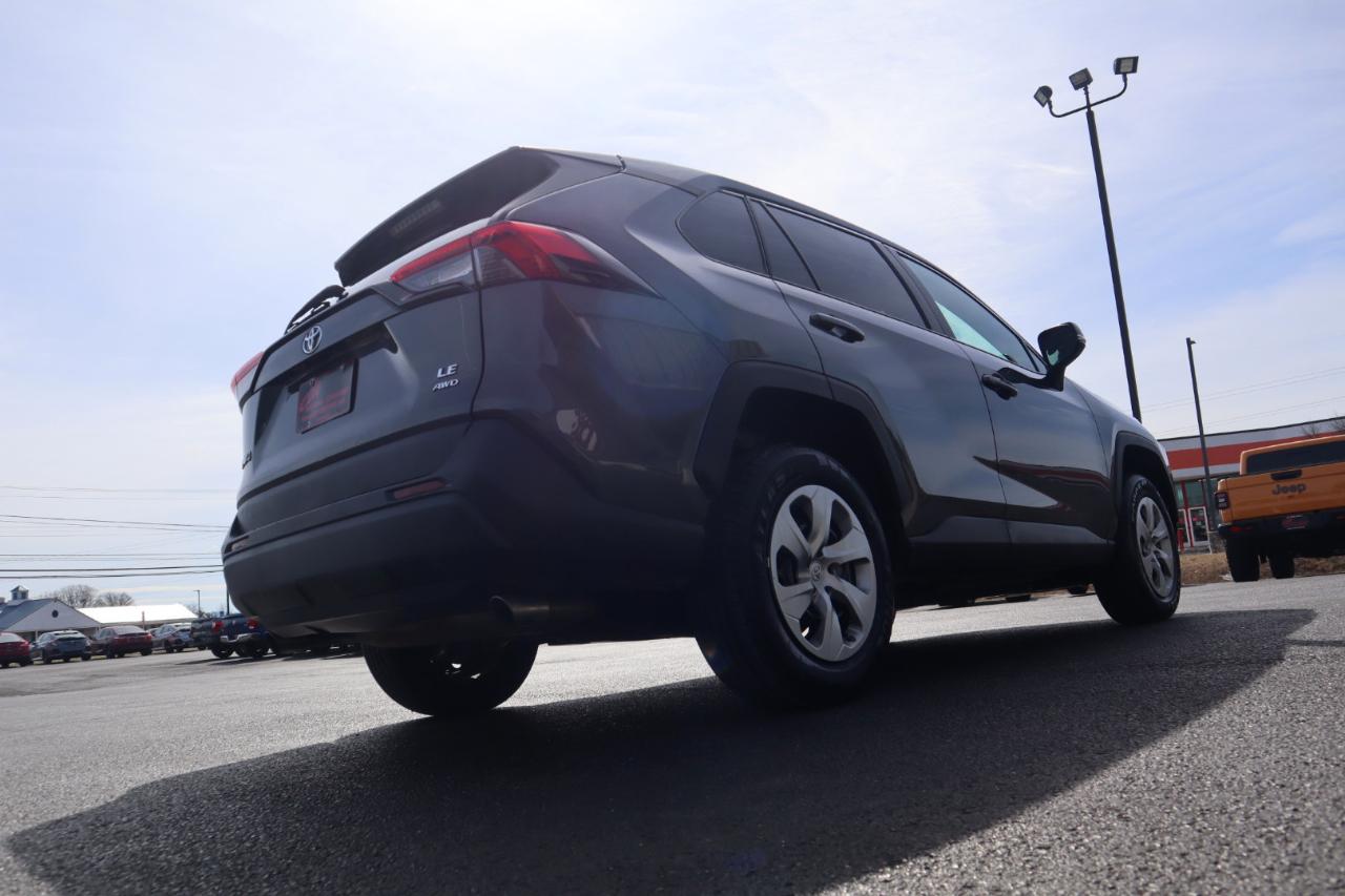 Toyota RAV4 LE AWD (Natl) 2019