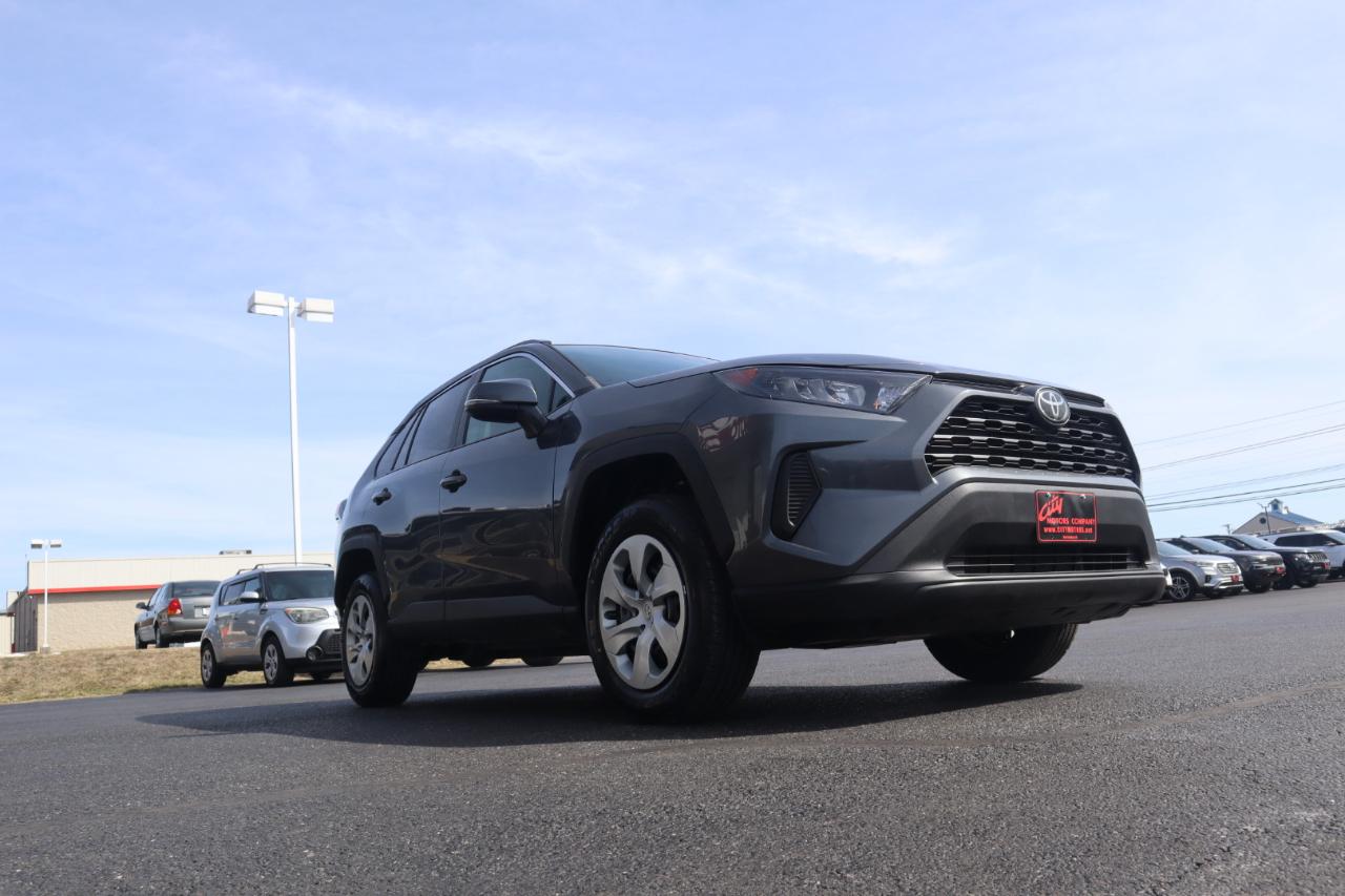 Toyota RAV4 LE AWD (Natl) 2019