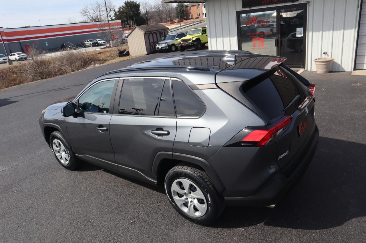 Toyota RAV4 LE AWD (Natl) 2019