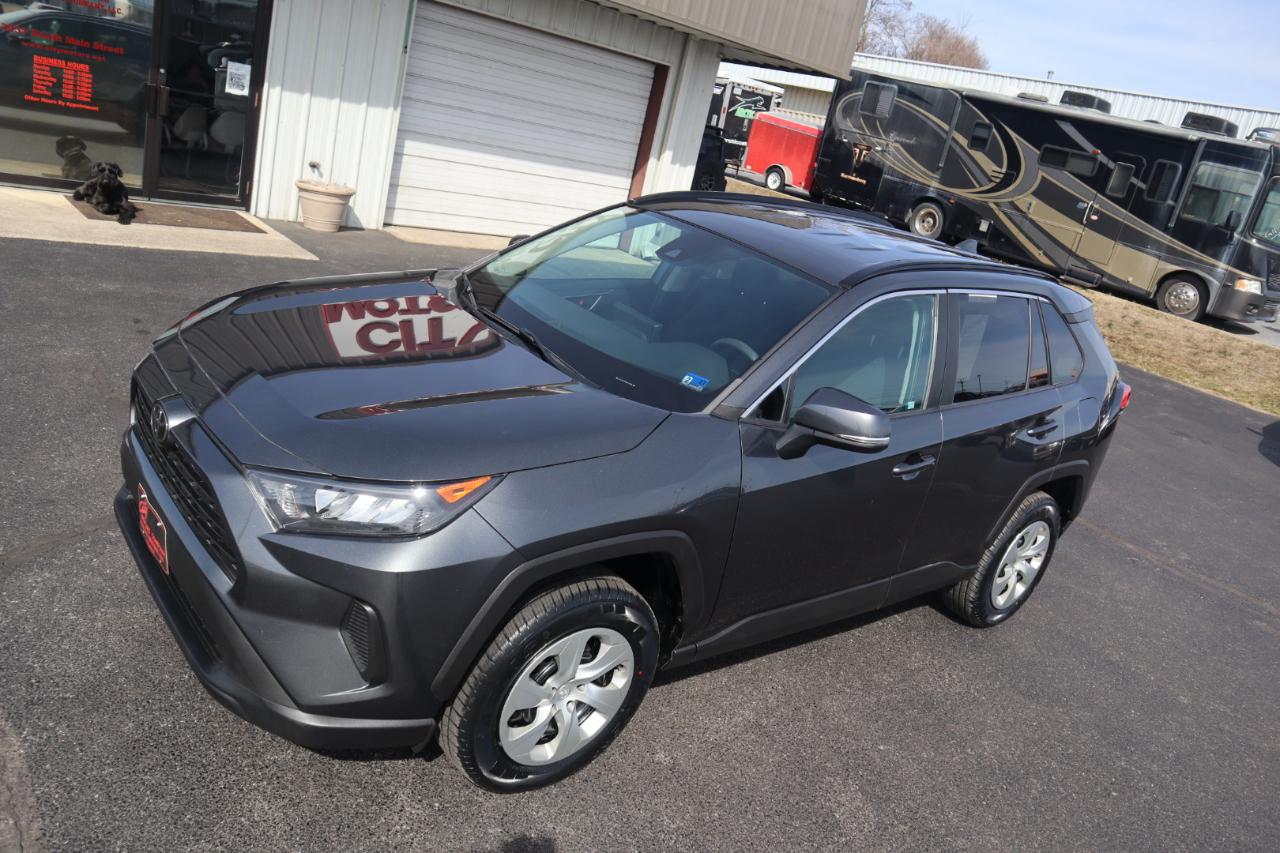 Toyota RAV4 LE AWD (Natl) 2019