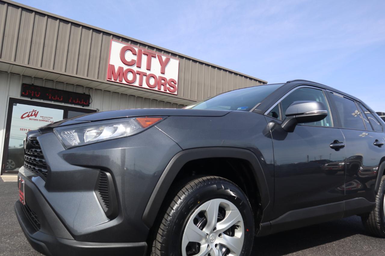 Toyota RAV4 LE AWD (Natl) 2019