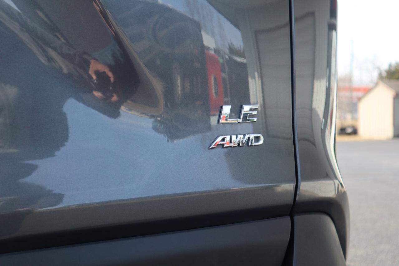 Toyota RAV4 LE AWD (Natl) 2019