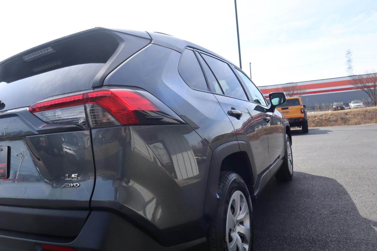Toyota RAV4 LE AWD (Natl) 2019