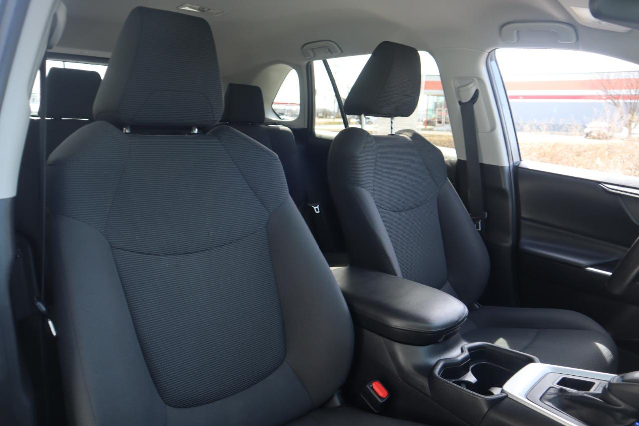 Toyota RAV4 LE AWD (Natl) 2019