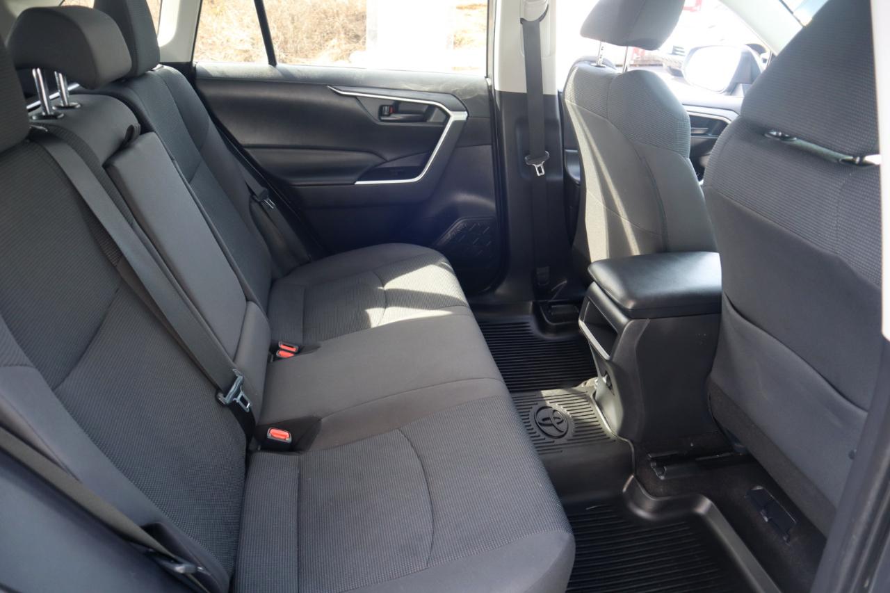 Toyota RAV4 LE AWD (Natl) 2019