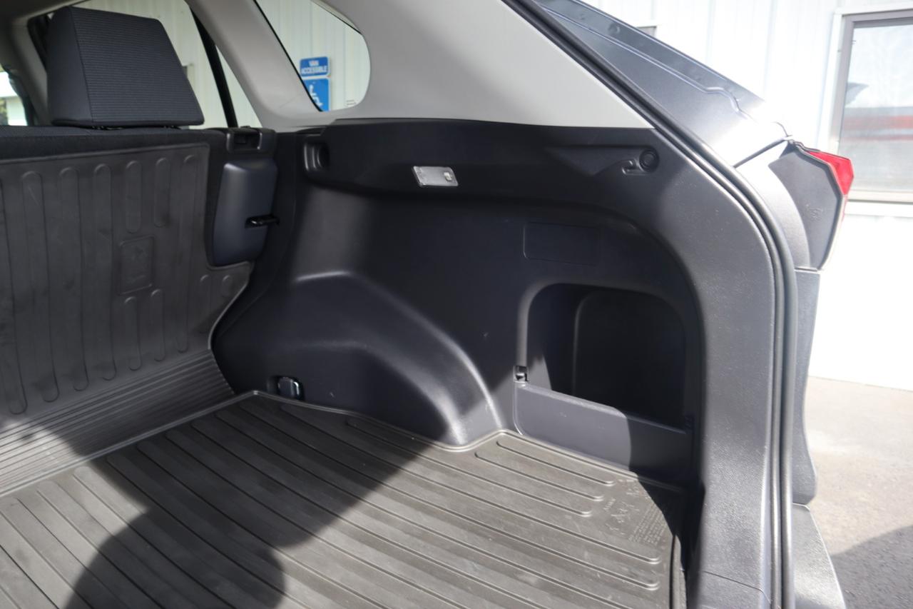 Toyota RAV4 LE AWD (Natl) 2019