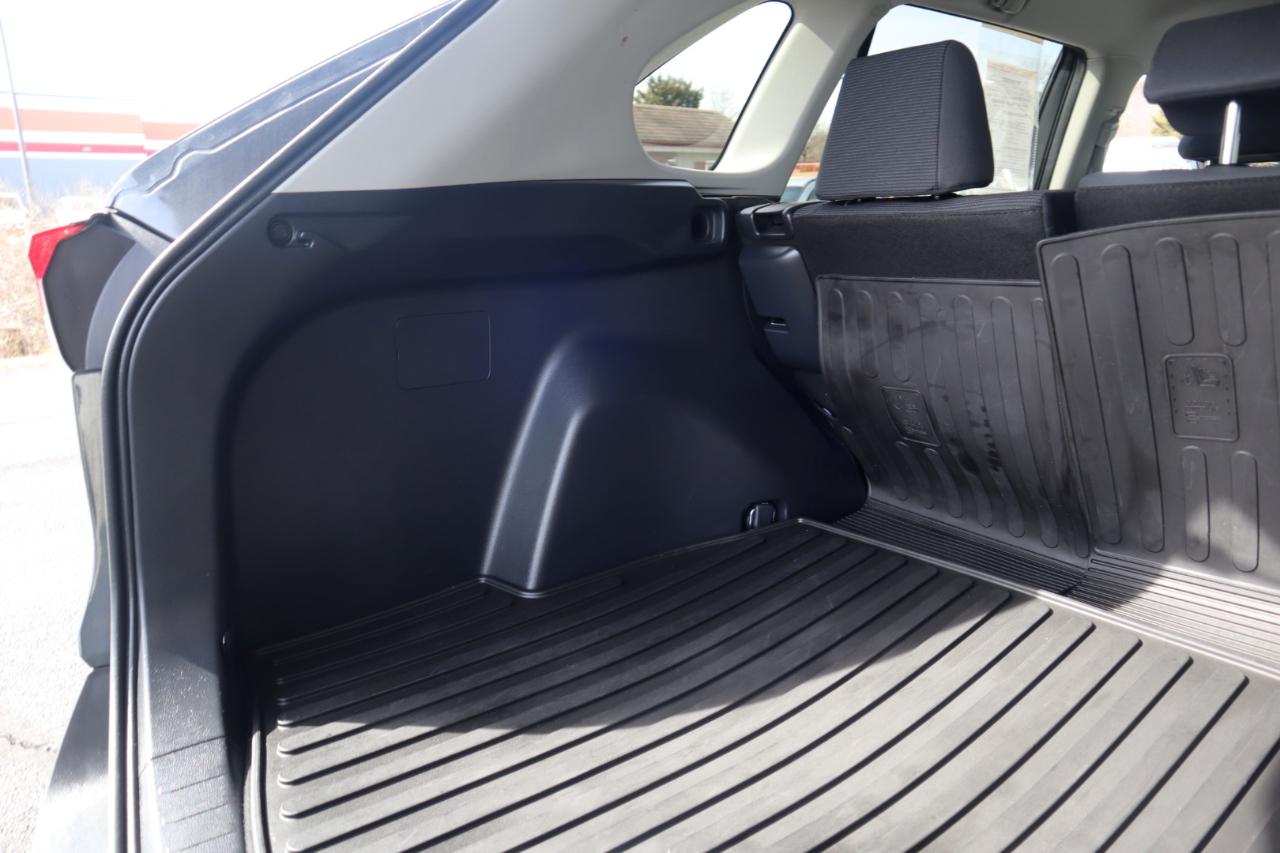 Toyota RAV4 LE AWD (Natl) 2019