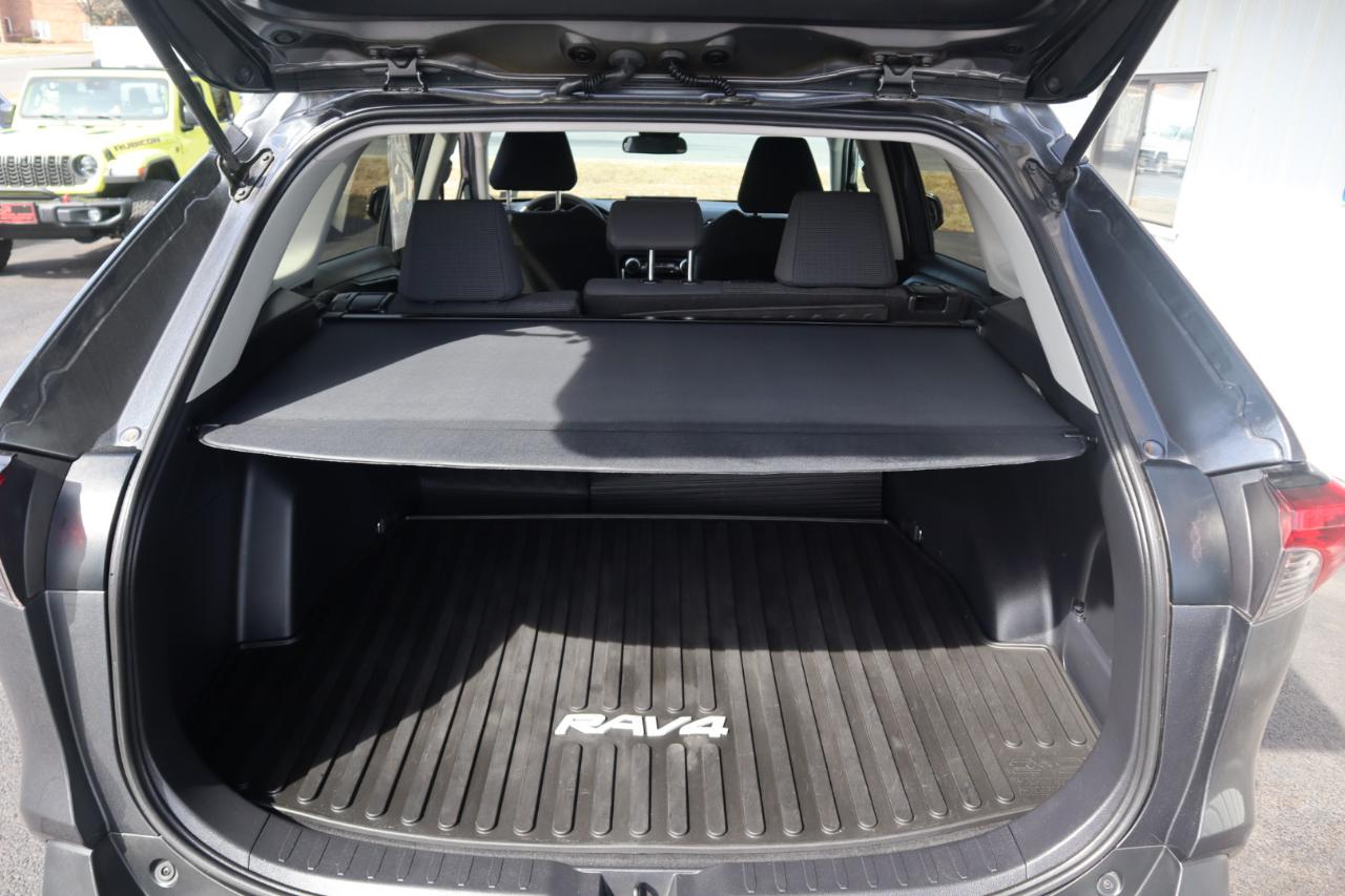 Toyota RAV4 LE AWD (Natl) 2019