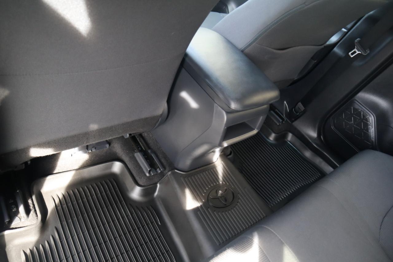 Toyota RAV4 LE AWD (Natl) 2019