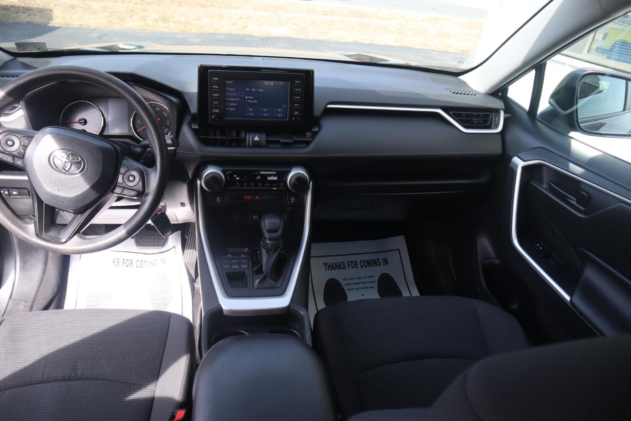 Toyota RAV4 LE AWD (Natl) 2019