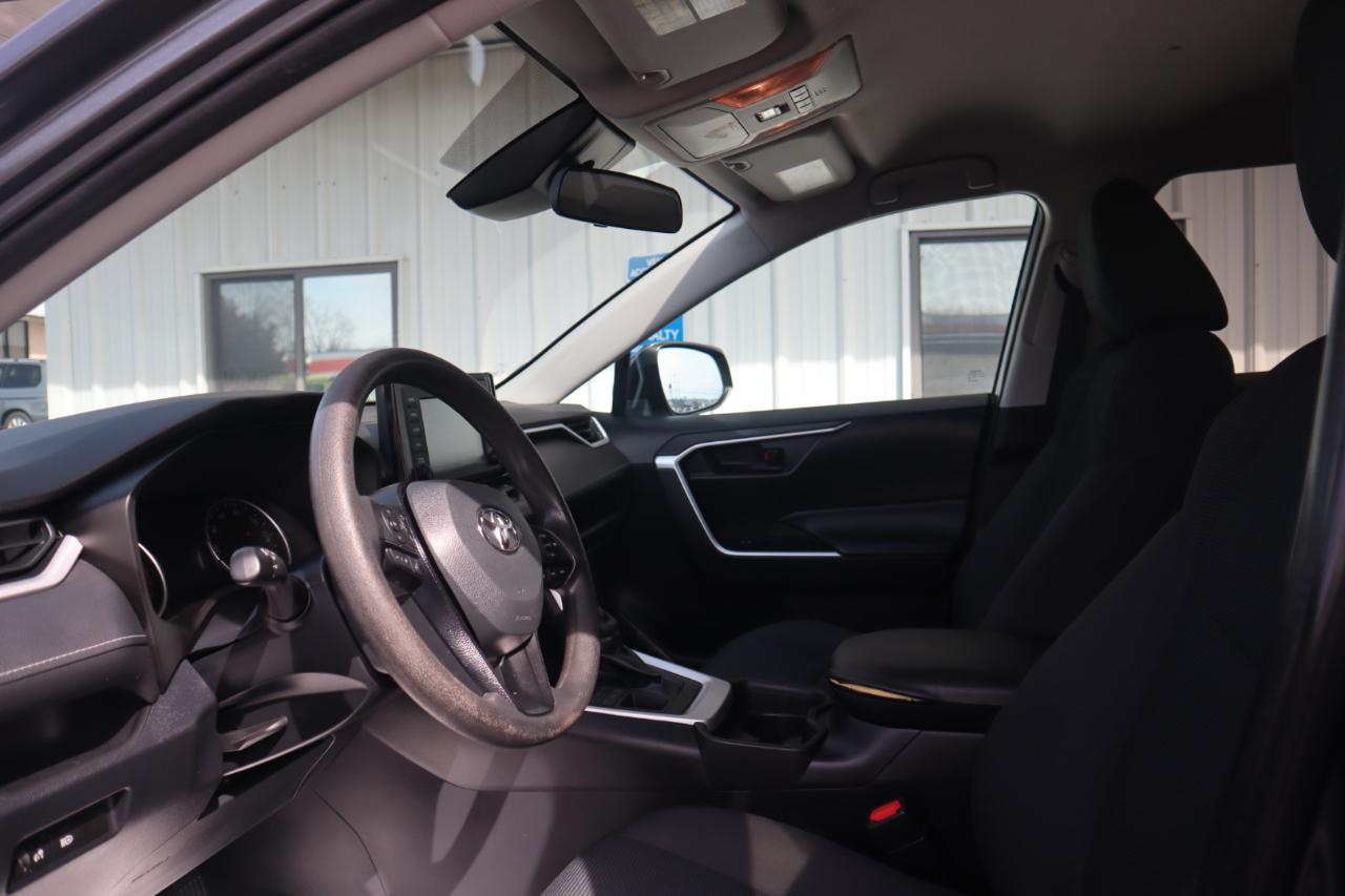 Toyota RAV4 LE AWD (Natl) 2019