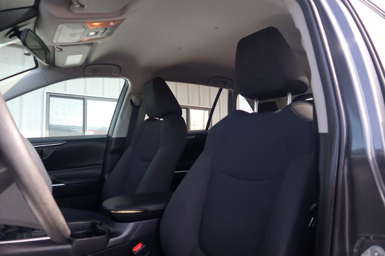 Toyota RAV4 LE AWD (Natl) 2019