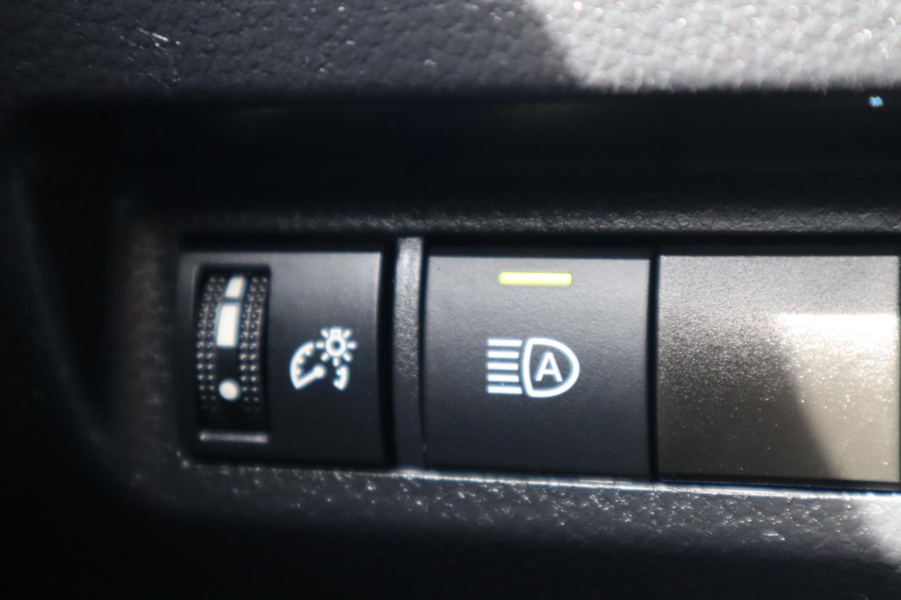 Toyota RAV4 LE AWD (Natl) 2019