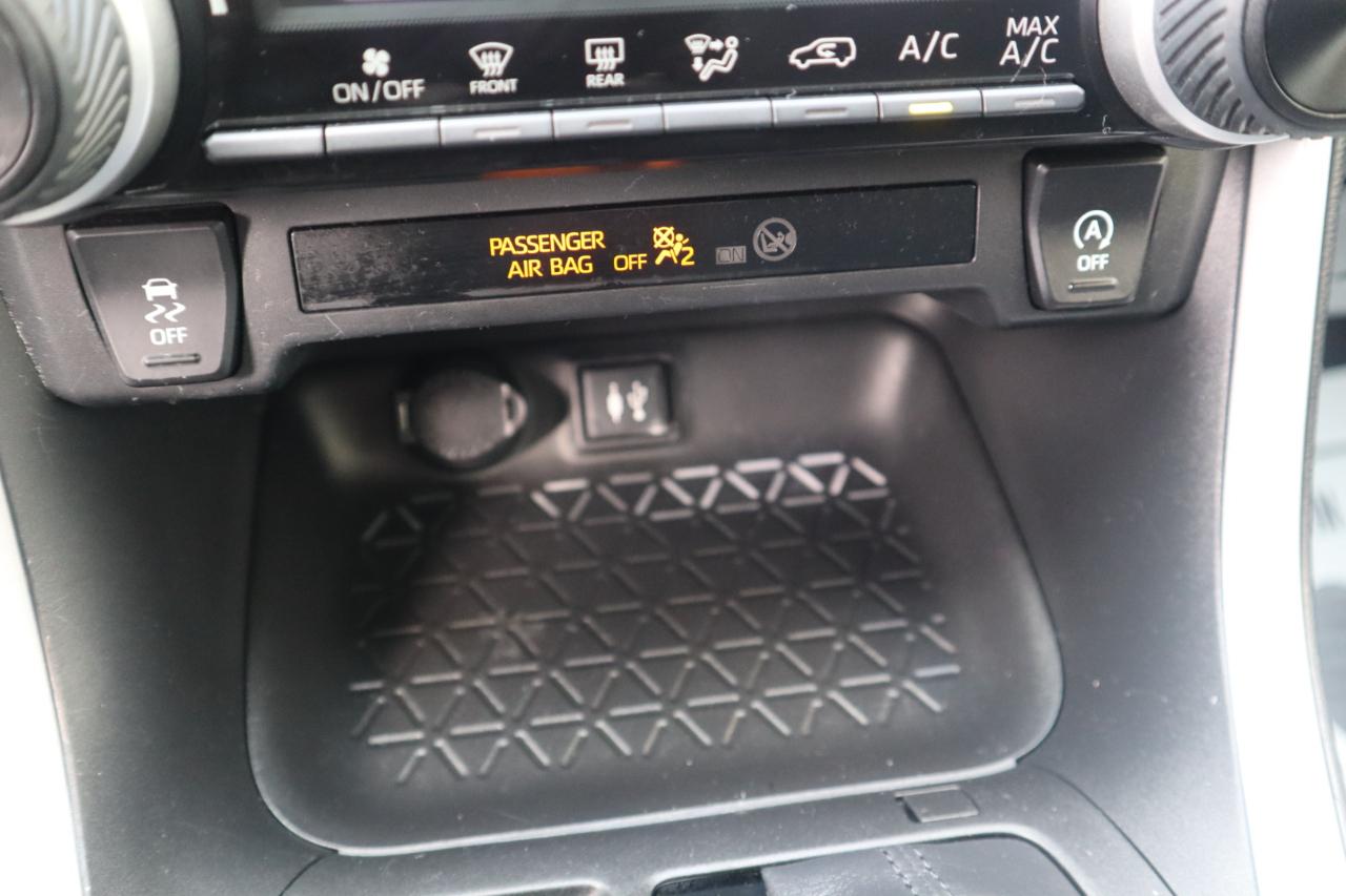 Toyota RAV4 LE AWD (Natl) 2019